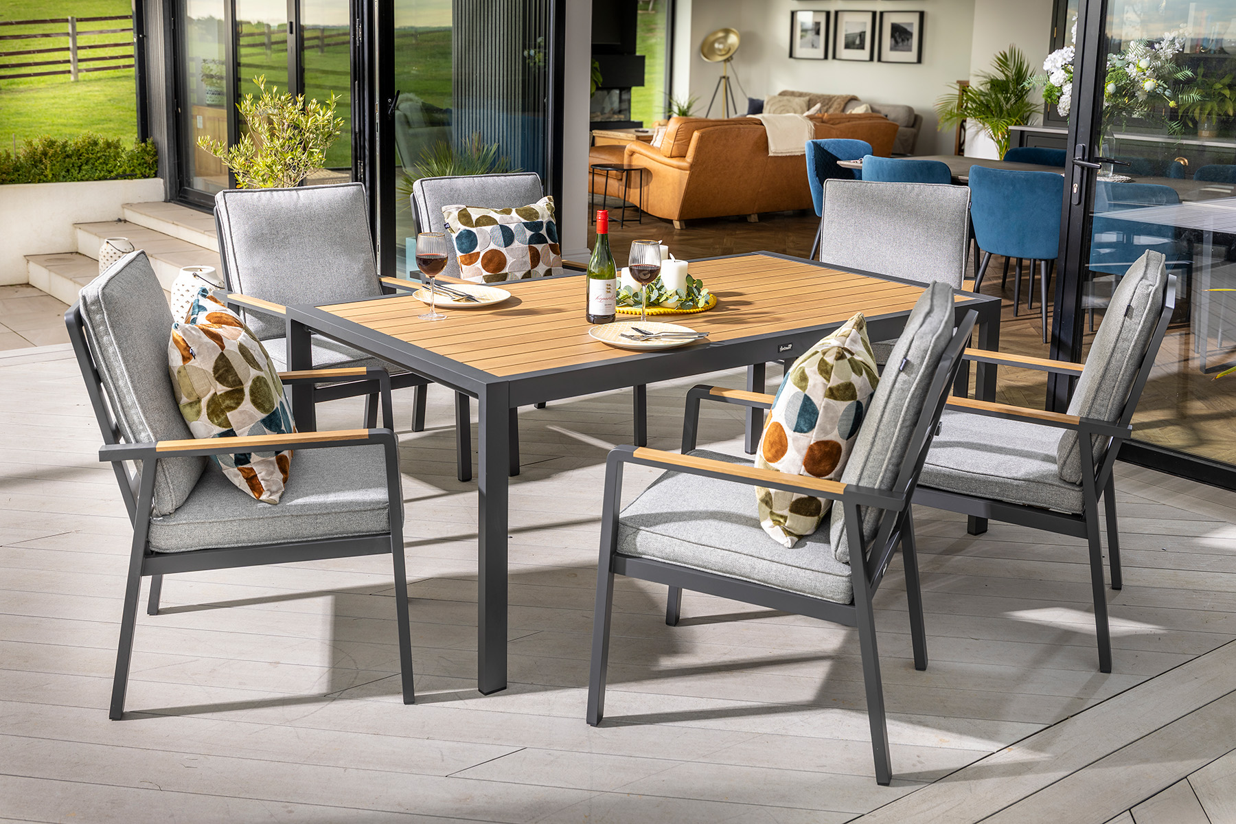 Sonas 6 Seat Dining Set